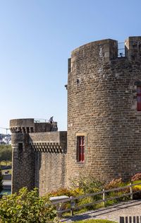 Vue sur une tour du château 