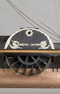 Météore Détail sur la roue avec décor en ivoire