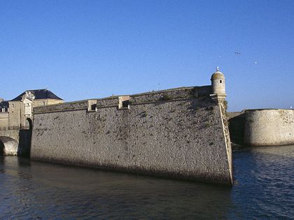 De l’ennemi à l’ennui : graffitis marins à la citadelle