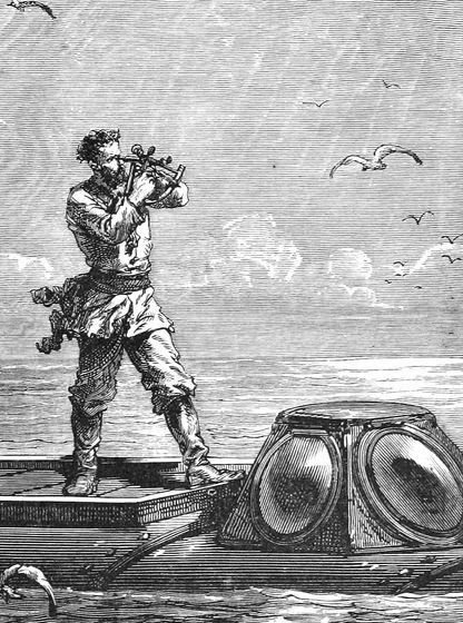Illustration en noir et blanc du capitaine Nemo debout sur le pont du Nautilus, observant l’horizon marin et prenant la mesure du soleil avec un instrument de navigation