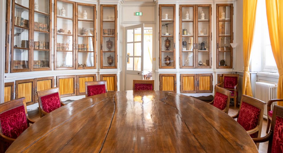 View of the table and the red and yellow chairs around it.