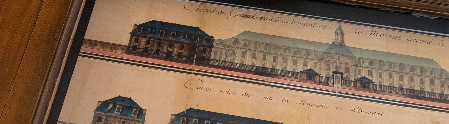 Document d’archives montrant les bâtiments et l’organisation de l’École de médecine navale de Rochefort, illustrant son évolution architecturale historique.