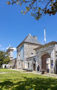 Vue de la porte du musée 