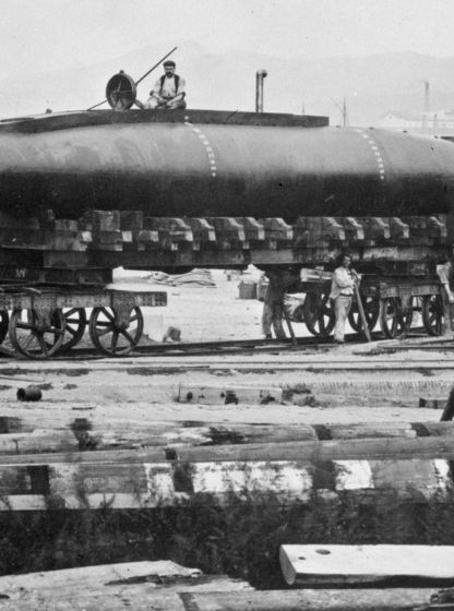 Sea trials of the submarine Gymnote, 1888, prototype on quay with crew and crane in background, black-and-white photograph.