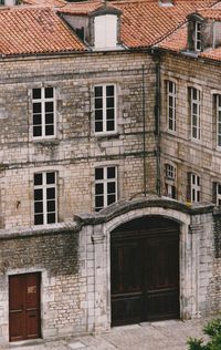 Photo de l'entrée et de la cour vue de haut 