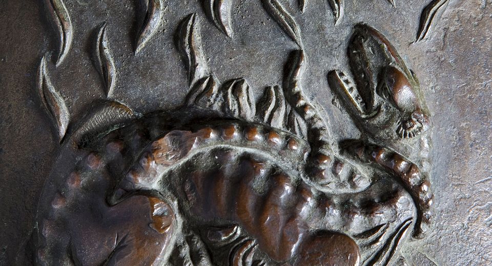The Salamander is engraved in the bronze