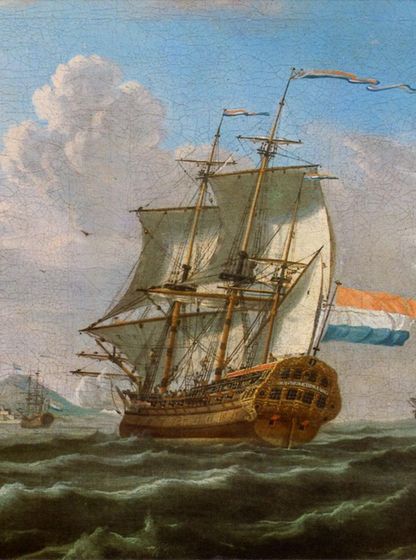 Vue maritime du navire hollandais Noord-Nieuwland entrant dans la baie du Cap, avec la montagne de la Table et d’autres voiliers en arrière-plan (1762).