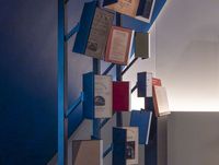 Installation avec des livres 