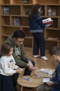 Famille dans le salon des adhérents