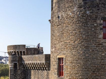 Extérieur du château Fin de restauration pour la tour Madeleine