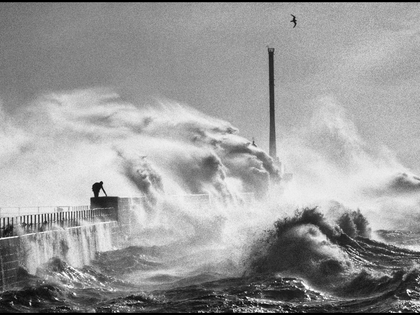Jean Gaumy, le photographe et la mer – Le Monde plonge dans l’exposition du musée de la Marine